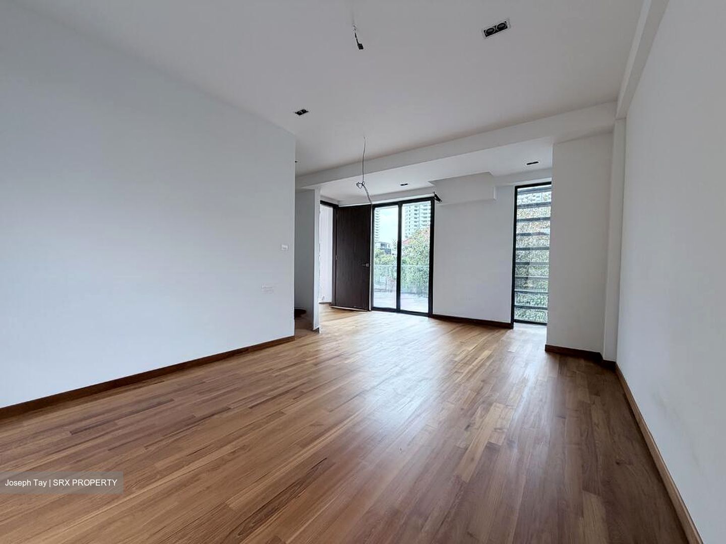 East Coast Avenue (D15), Terrace #519952471
